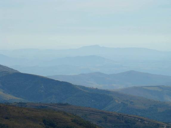Vista do Pico do Papagaio no Vale do Matutu - MG Vista do Pico do Papagaio no Vale do Matutu - MG
