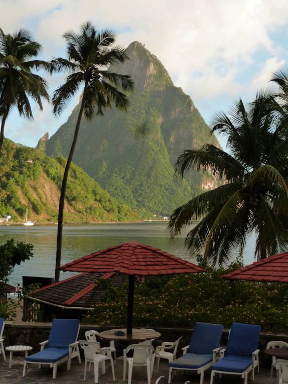 Vista para a Piton do nosso hotel em Soufriere, no sul de Santa Lúcia, no Caribe Vista para a Piton do nosso hotel em Soufriere, no sul de Santa Lúcia, no Caribe