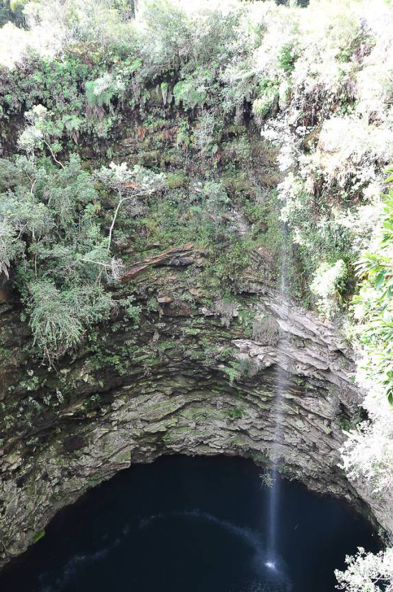 Visão da Furna I, em Vila Velha - Paraná Visão da Furna I, em Vila Velha - Paraná