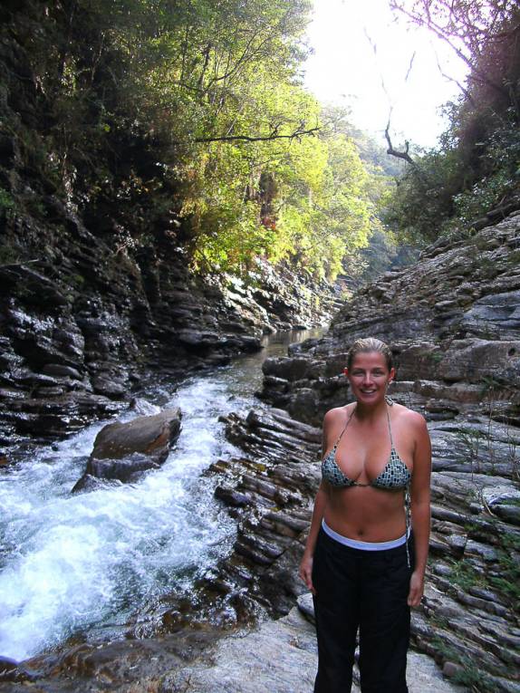 Voltando da RTacha da Zilda pelo leito do rio em Carrancas - MG