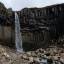 A bela e pitoresca cachoeira de Svartifoss, no parque de Skaftafell, no sul da Islândia
