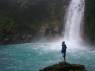 Admirando a surpreendente Cascata do Rio Celeste, no Parque Nacional Tenorio, no norte da Costa Rica