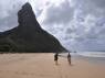 Caminhando na Praia da Conceição rumo à Praia da Cacimba, em Fernando de Noronha - PE