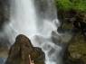 Entrando em piscina natural na base de uma das Trafalgar Falls, no Trois Pitons National Park, em Dominica, no Caribe